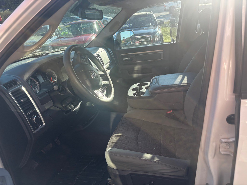 2015 RAM 1500 Image 3