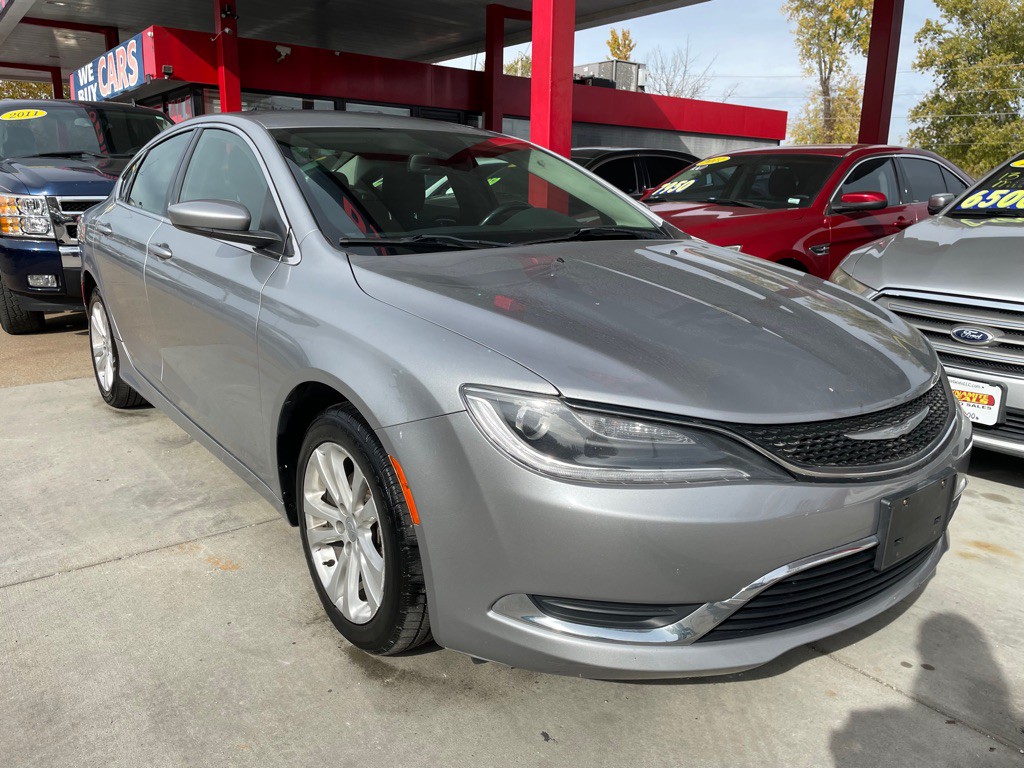 2015 Chrysler 200 Image 2
