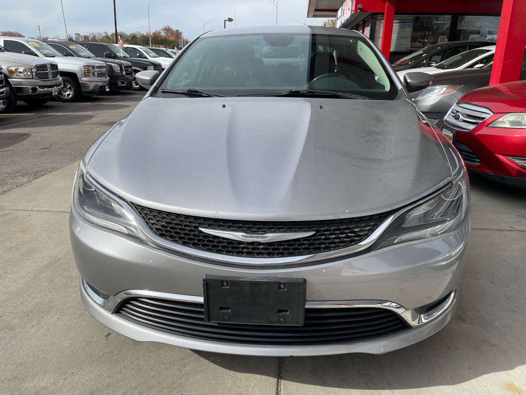 2015 Chrysler 200 Image 3