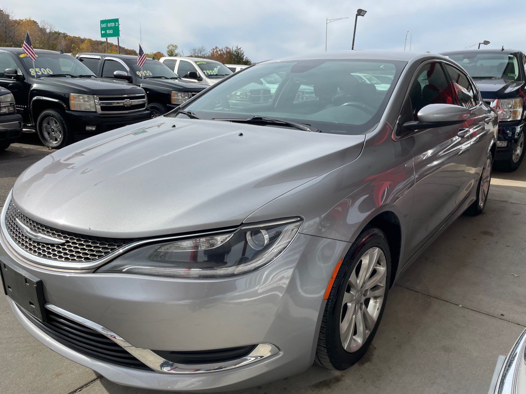 2015 Chrysler 200 Image 4