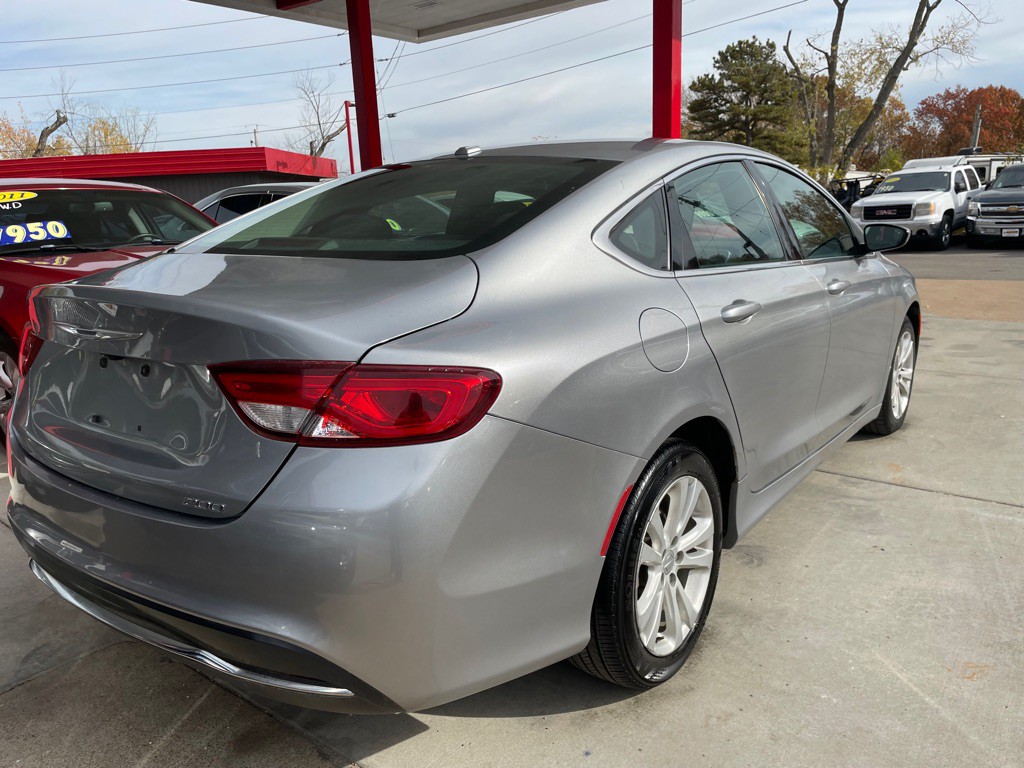 2015 Chrysler 200 Image 5