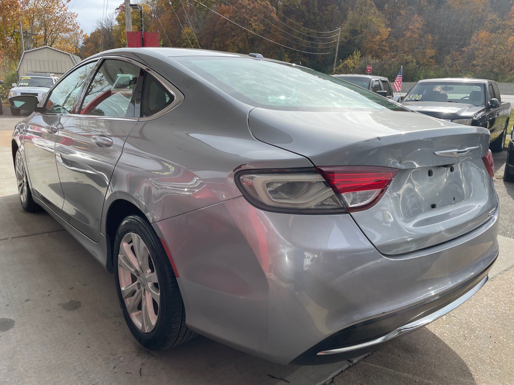 2015 Chrysler 200 Image 7