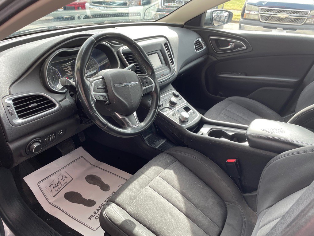 2015 Chrysler 200 Image 8