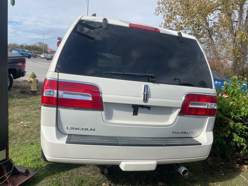 2007 Lincoln Navigator Image 4