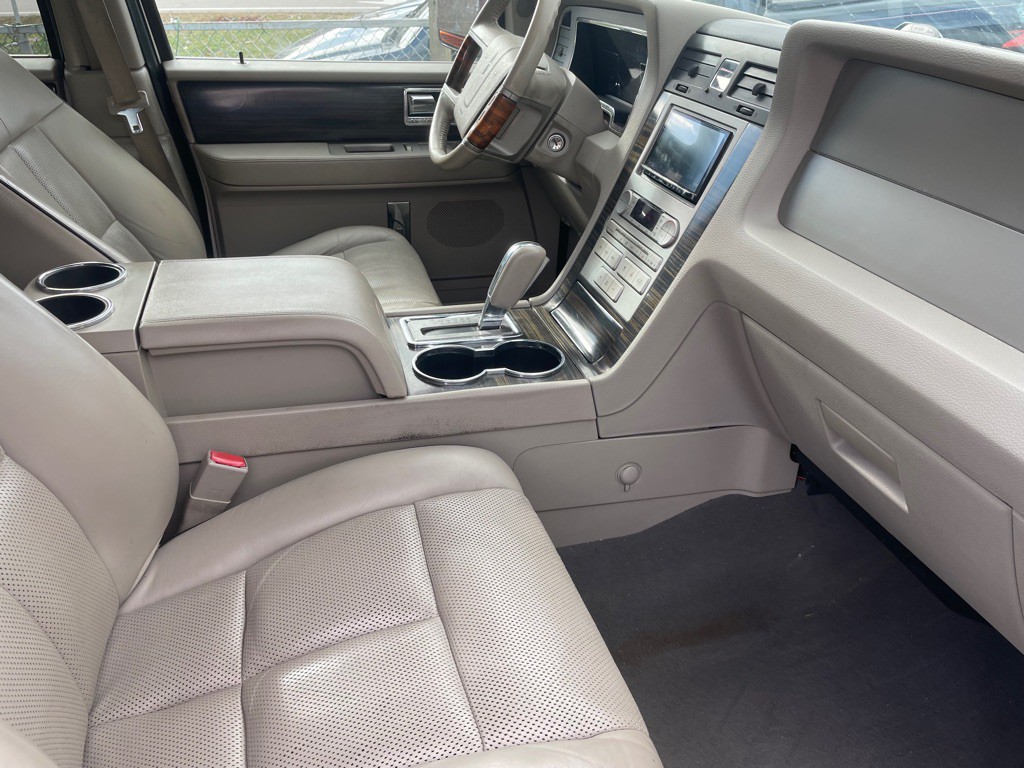 2007 Lincoln Navigator Image 8