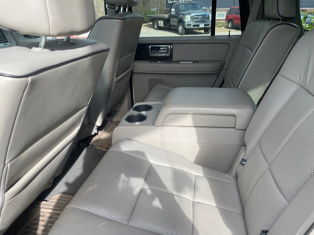 2007 Lincoln Navigator Image 9