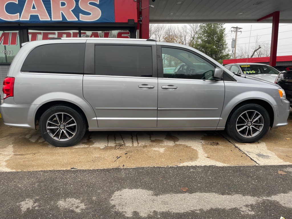 2017 Dodge Grand Caravan Image 1