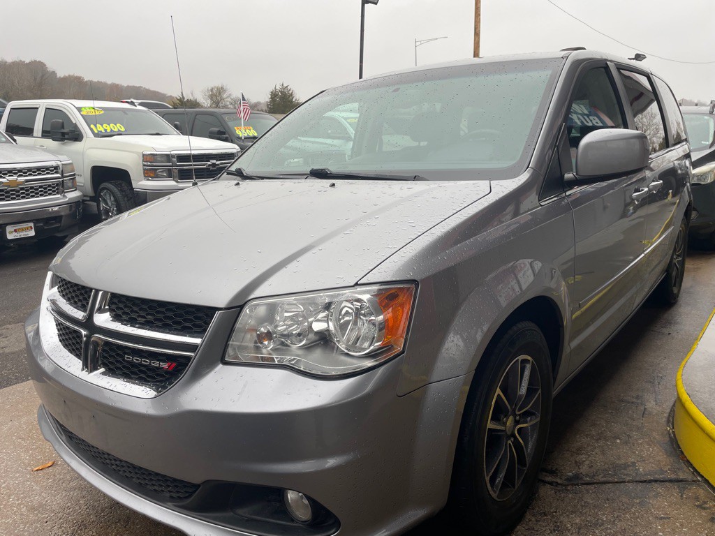 2017 Dodge Grand Caravan Image 2