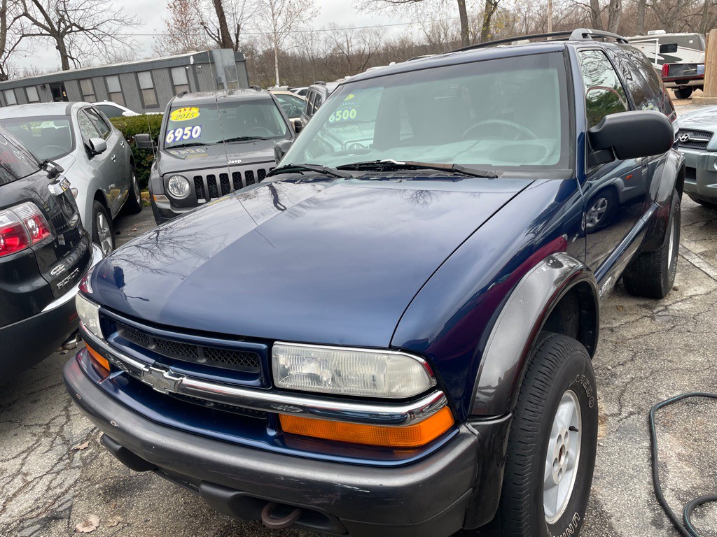 2001 Chevrolet Blazer Image 2