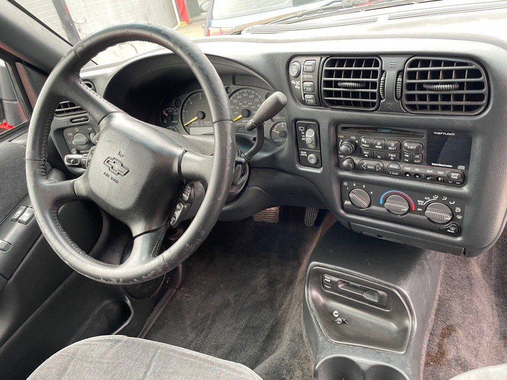 2001 Chevrolet Blazer Image 8