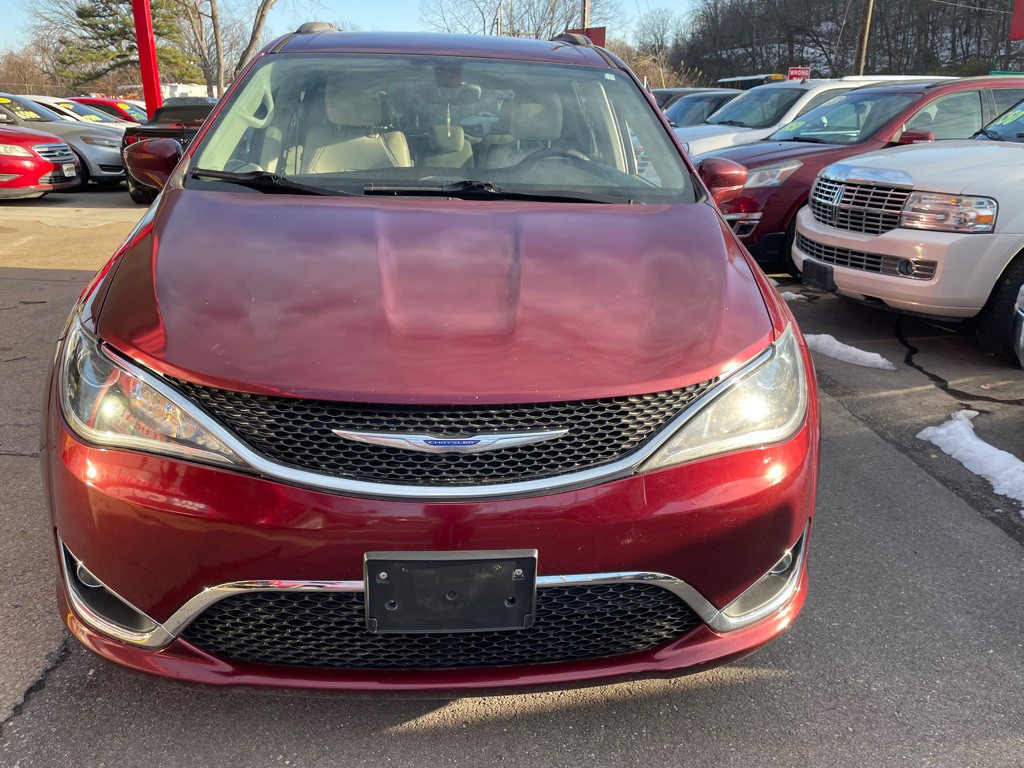 2017 Chrysler Pacifica Image 2
