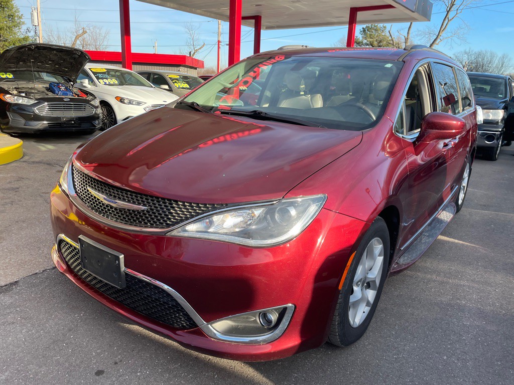 2017 Chrysler Pacifica Image 3
