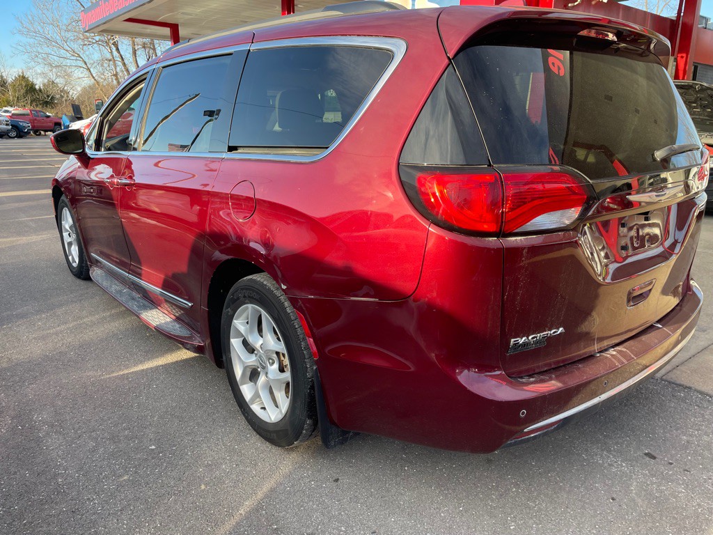 2017 Chrysler Pacifica Image 6