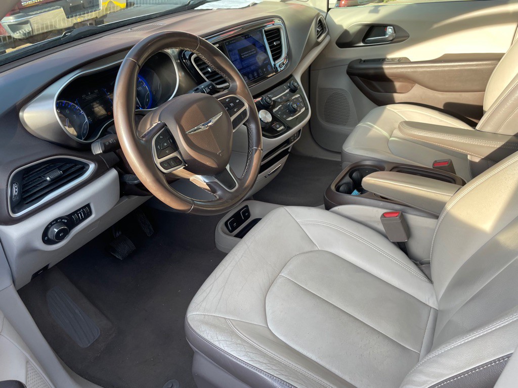 2017 Chrysler Pacifica Image 7