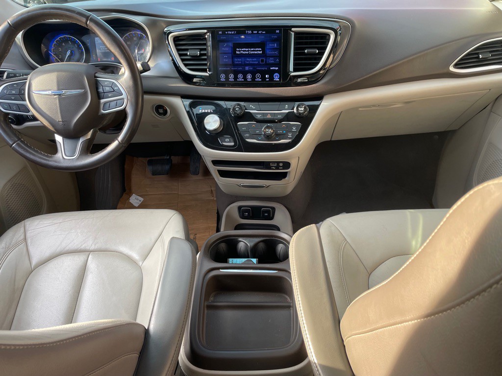 2017 Chrysler Pacifica Image 8