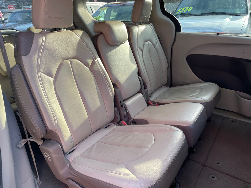 2017 Chrysler Pacifica Image 10