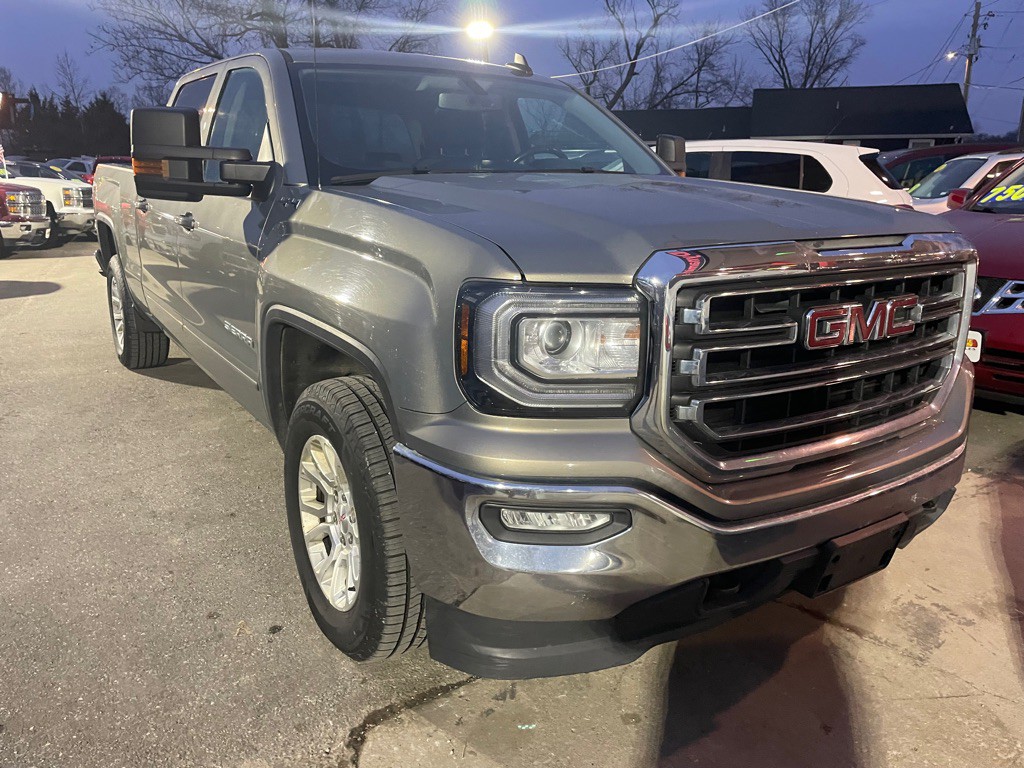 2017 GMC Sierra Image 2