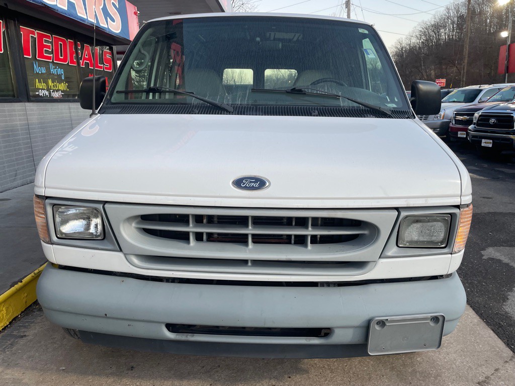 2001 Ford Econoline Image 3