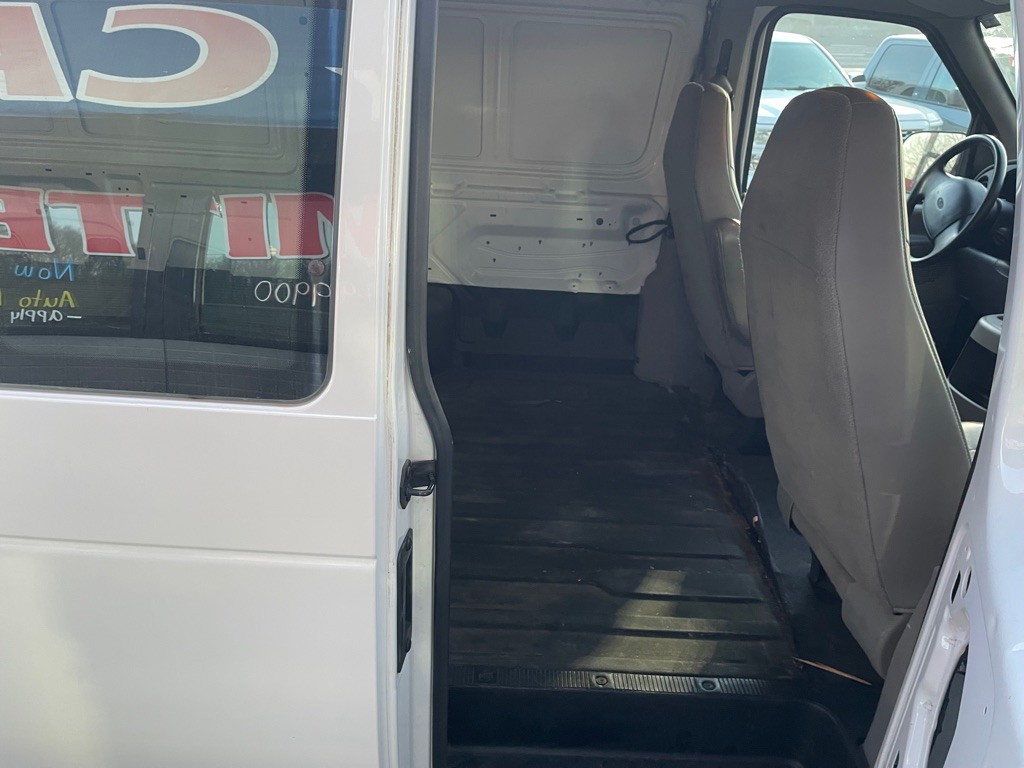 2001 Ford Econoline Image 13