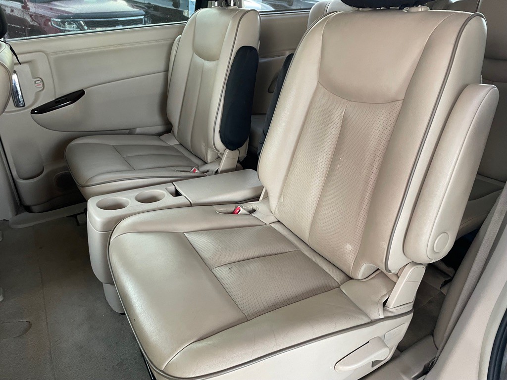 2013 Nissan Quest Image 11