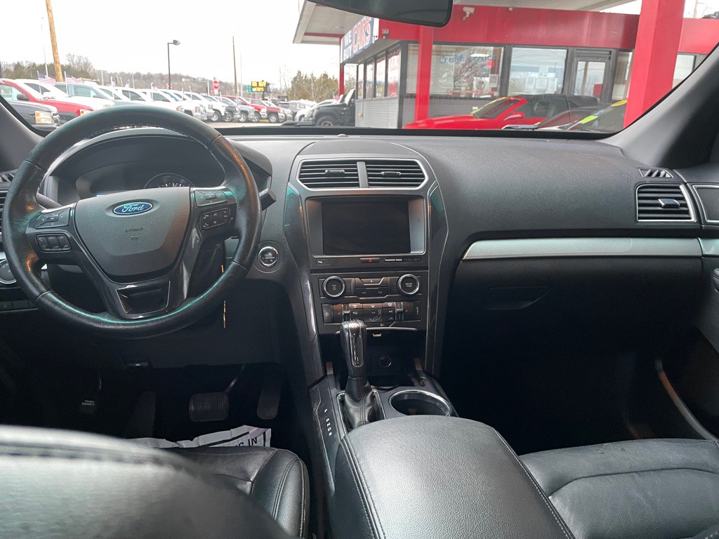 2016 Ford Explorer Image 8