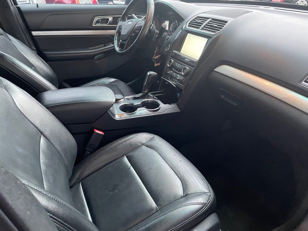 2016 Ford Explorer Image 9