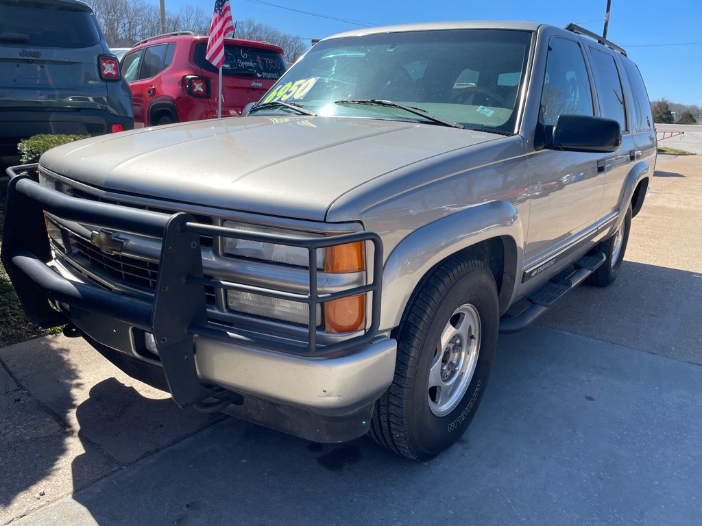 2000 Chevrolet Tahoe Image 2