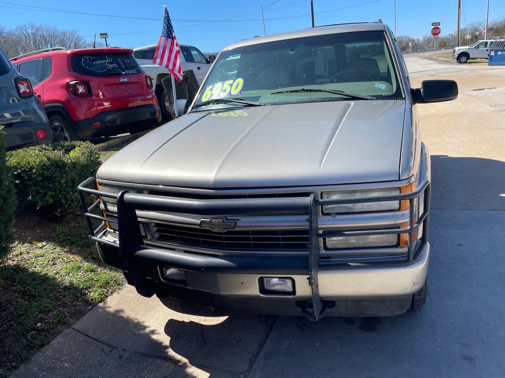 2000 Chevrolet Tahoe Image 3