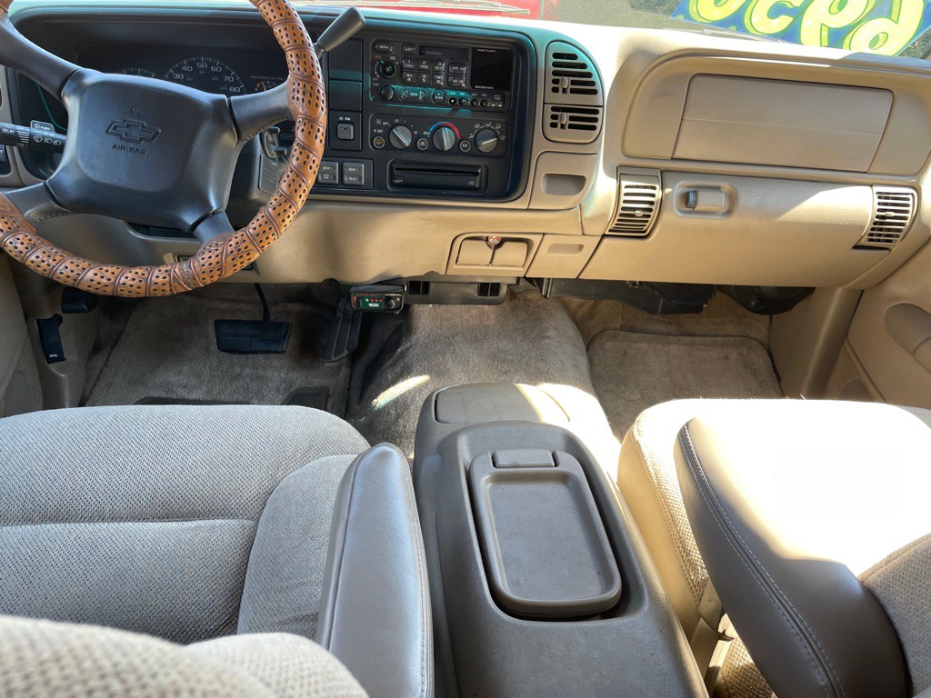 2000 Chevrolet Tahoe Image 8