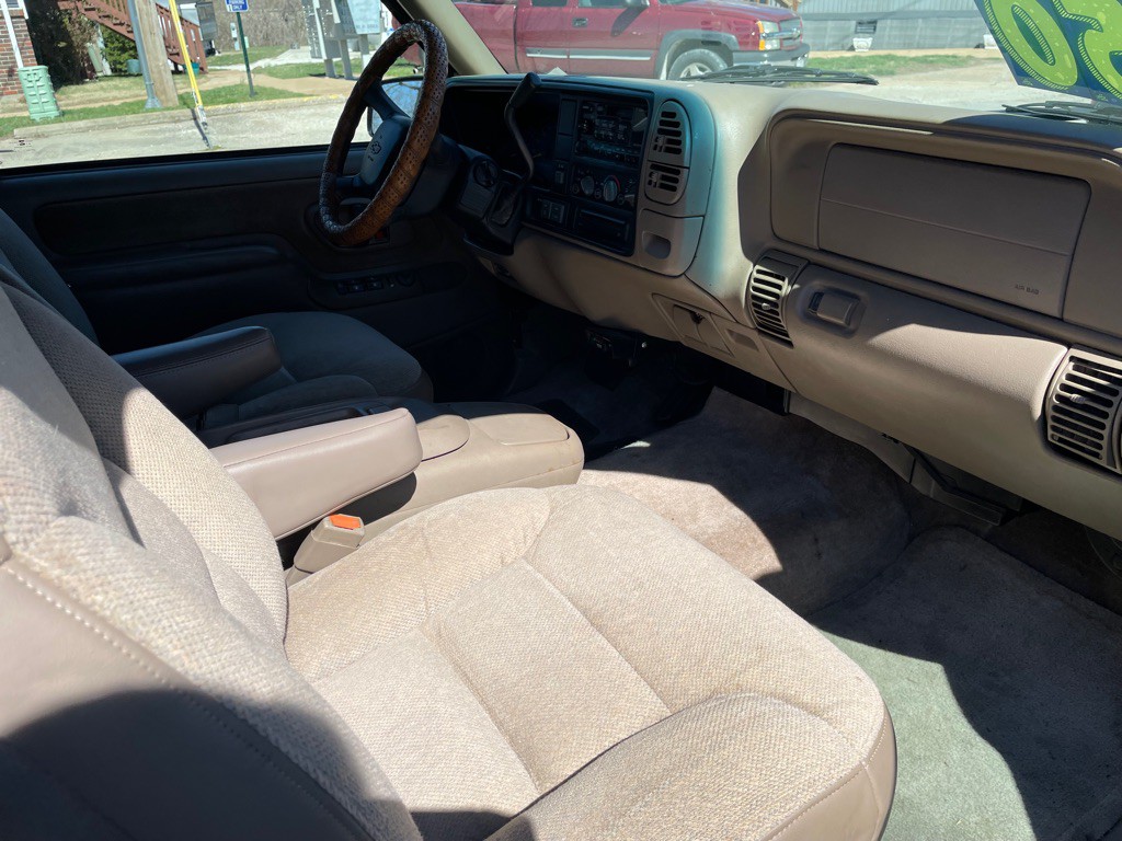 2000 Chevrolet Tahoe Image 9