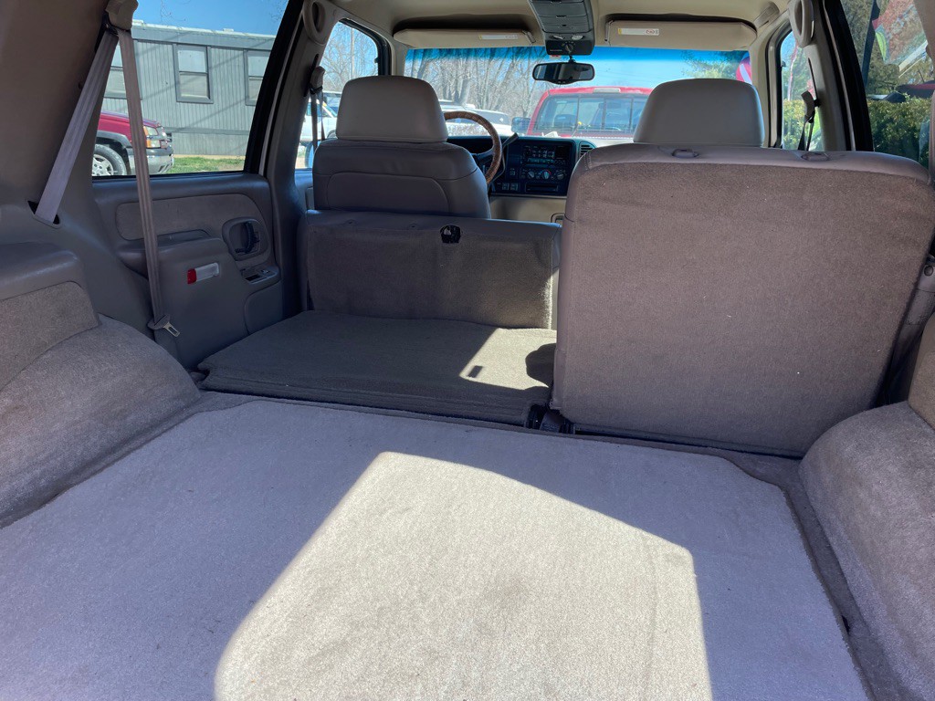 2000 Chevrolet Tahoe Image 10