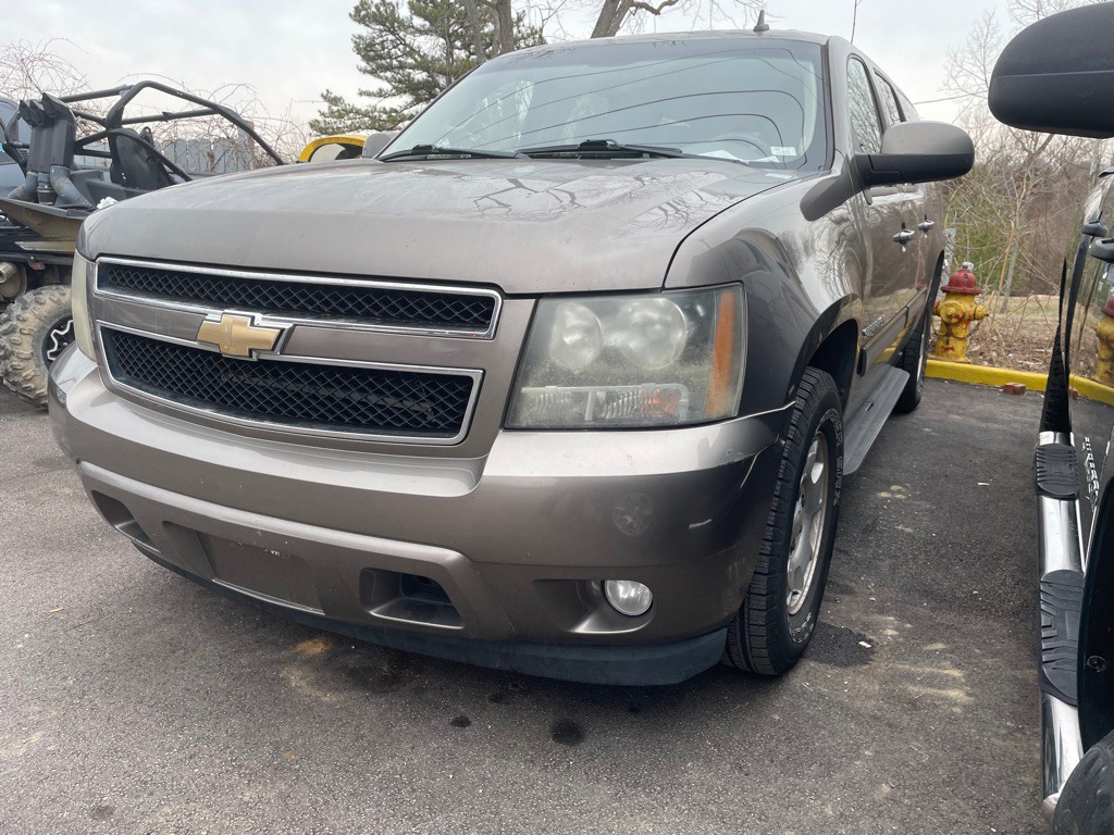 2011 Chevrolet Suburban Image 3