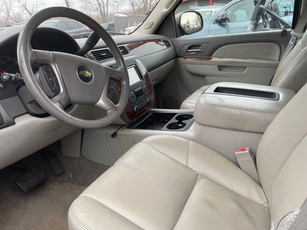 2011 Chevrolet Suburban Image 5