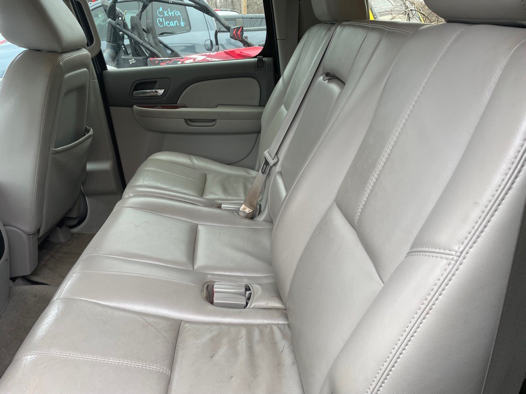 2011 Chevrolet Suburban Image 8