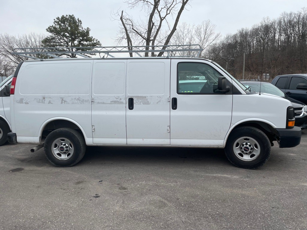 2016 GMC Savana Image 3