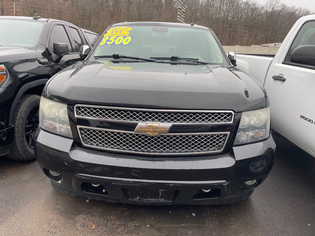 2011 Chevrolet Suburban Image 2