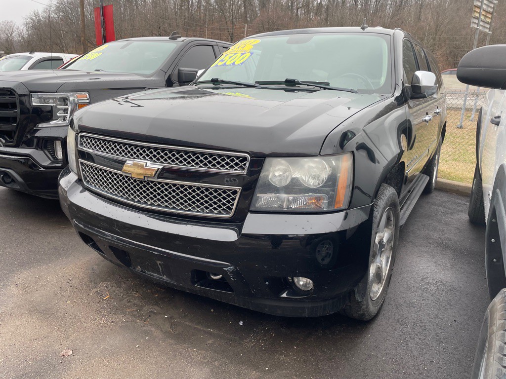 2011 Chevrolet Suburban Image 3