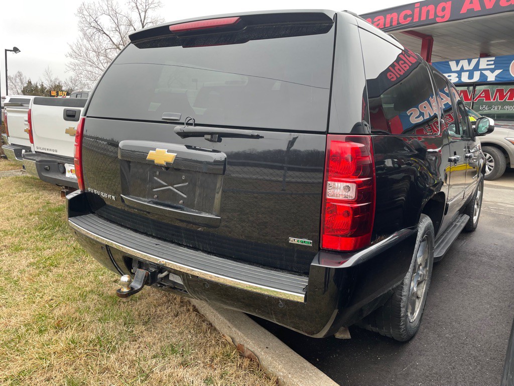2011 Chevrolet Suburban Image 4