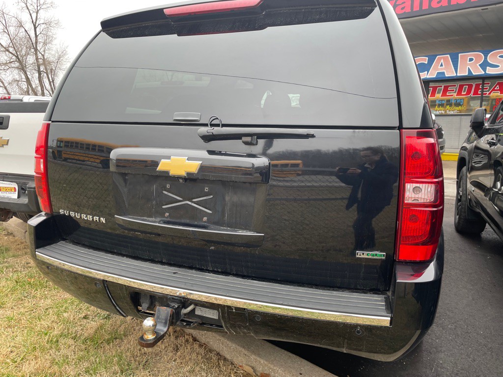 2011 Chevrolet Suburban Image 5