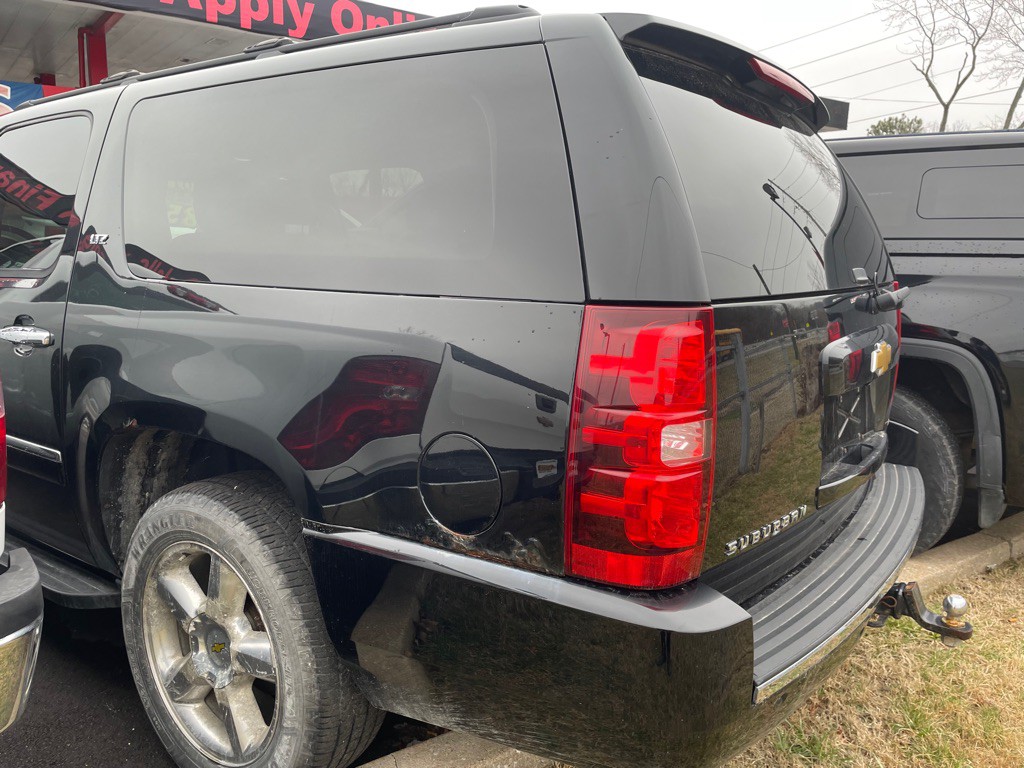 2011 Chevrolet Suburban Image 6
