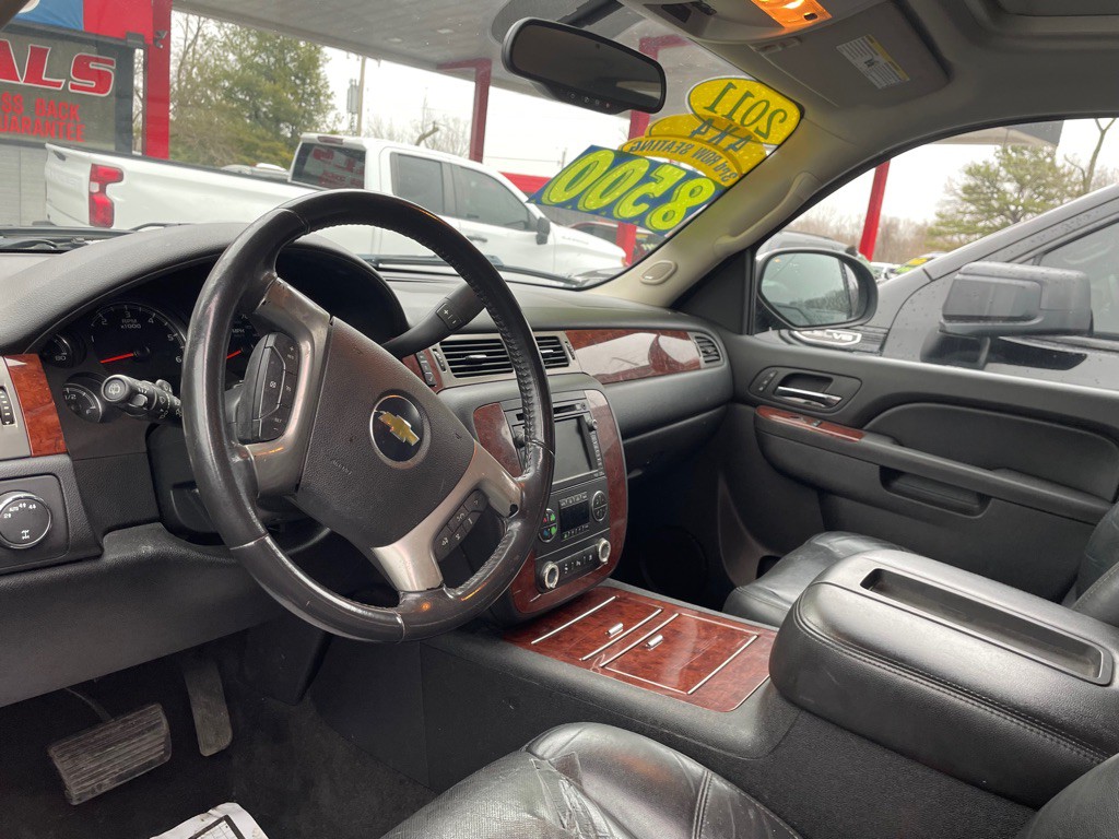 2011 Chevrolet Suburban Image 7