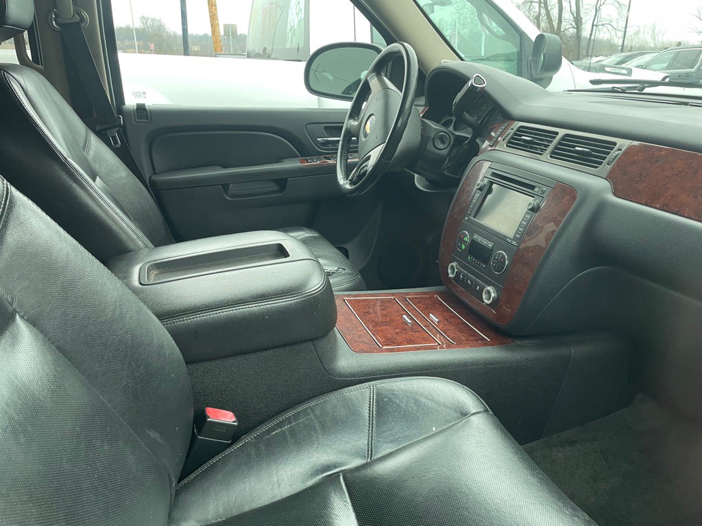 2011 Chevrolet Suburban Image 8