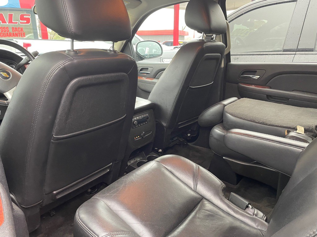 2011 Chevrolet Suburban Image 9