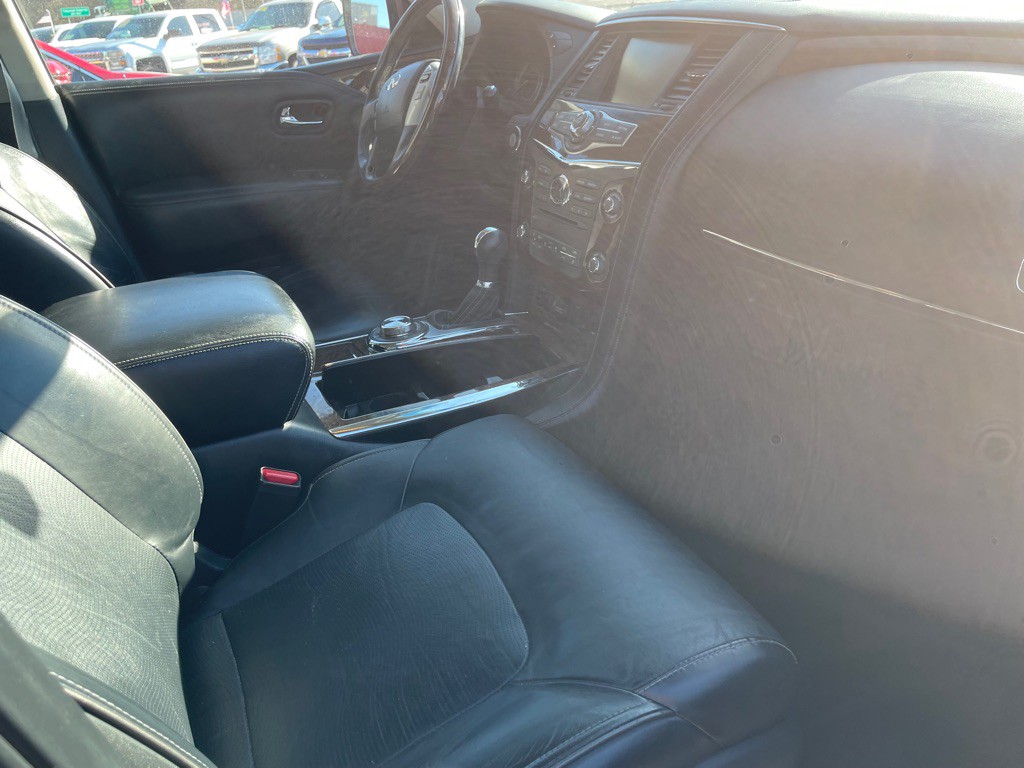 2017 INFINITI QX80 Image 8