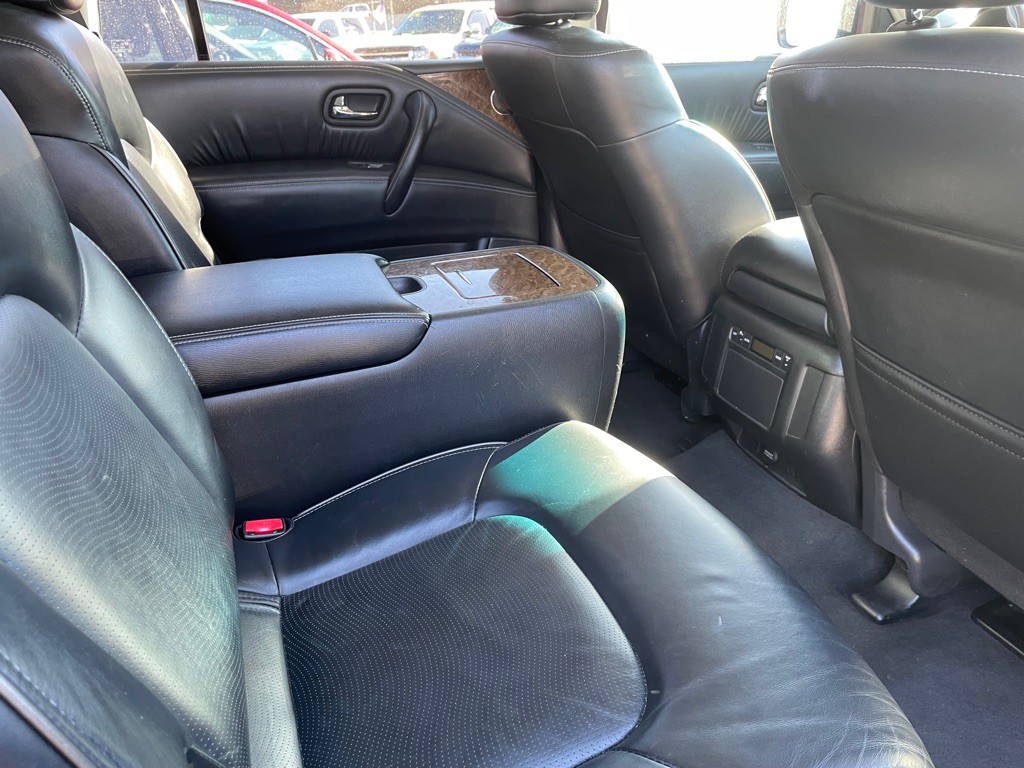 2017 INFINITI QX80 Image 9