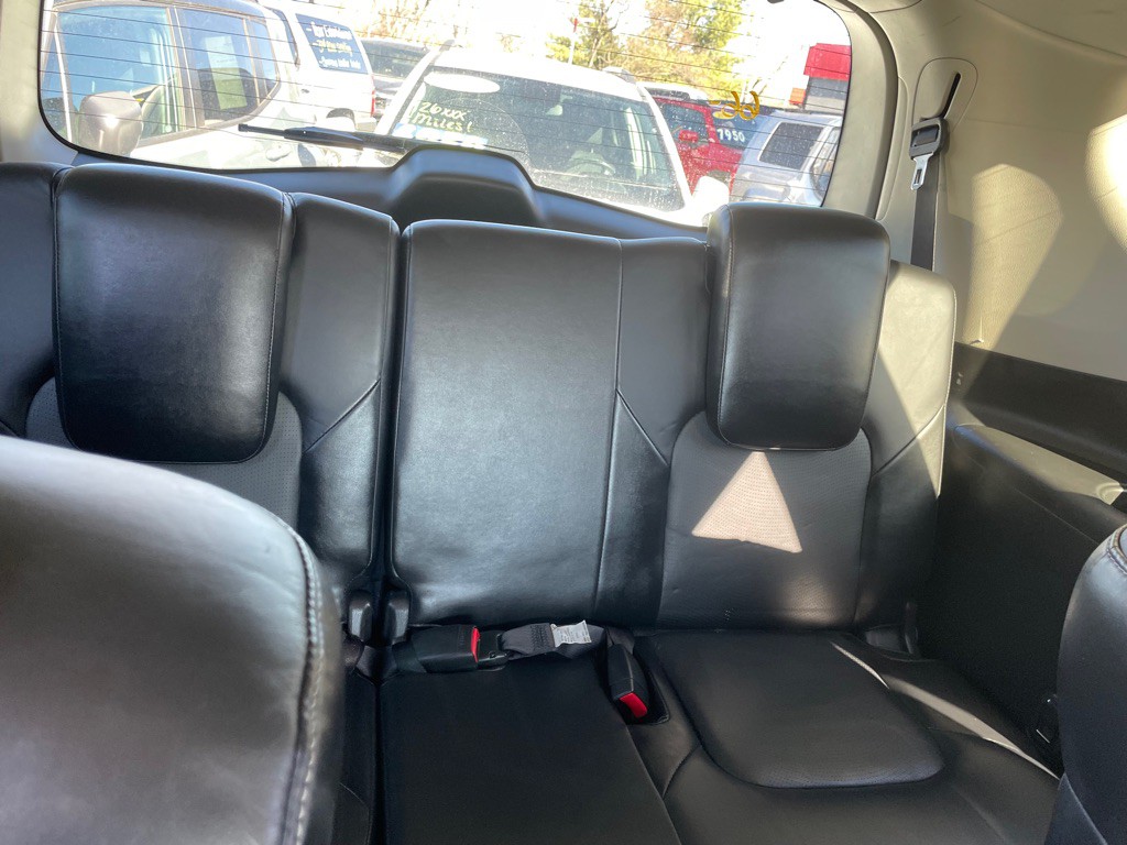 2017 INFINITI QX80 Image 10