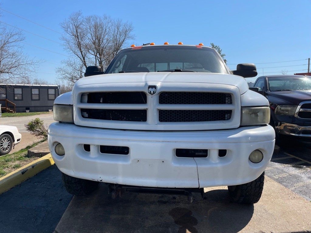 2000 Dodge Ram 3500 Image 2