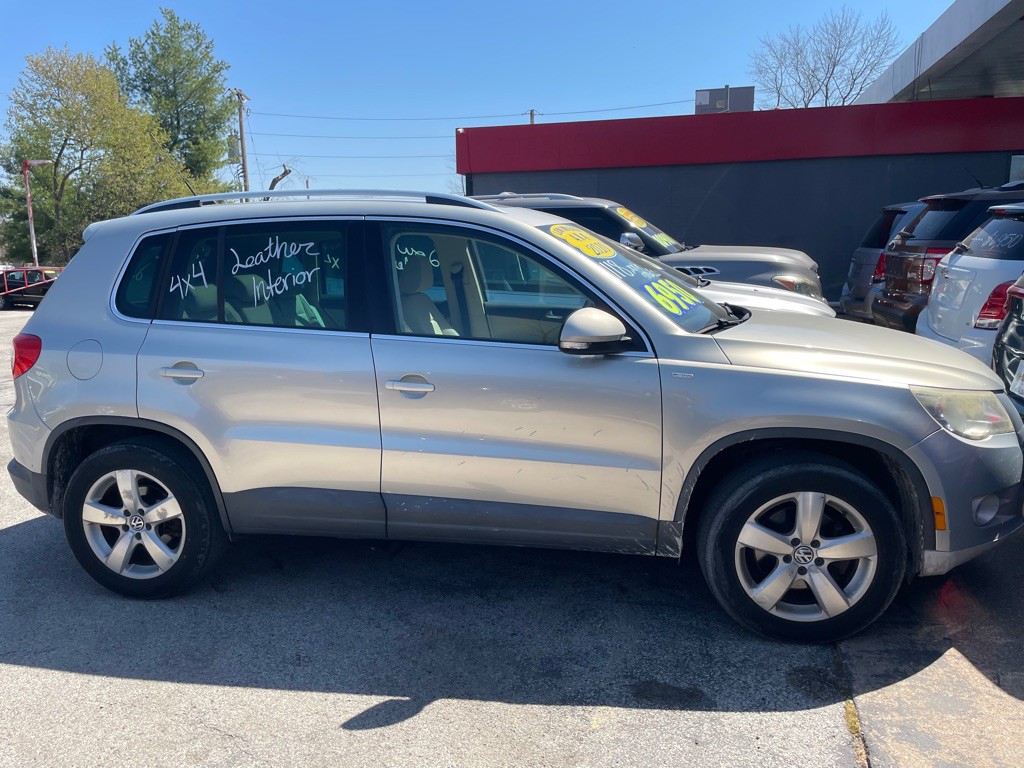 2010 Volkswagen Tiguan Image 1