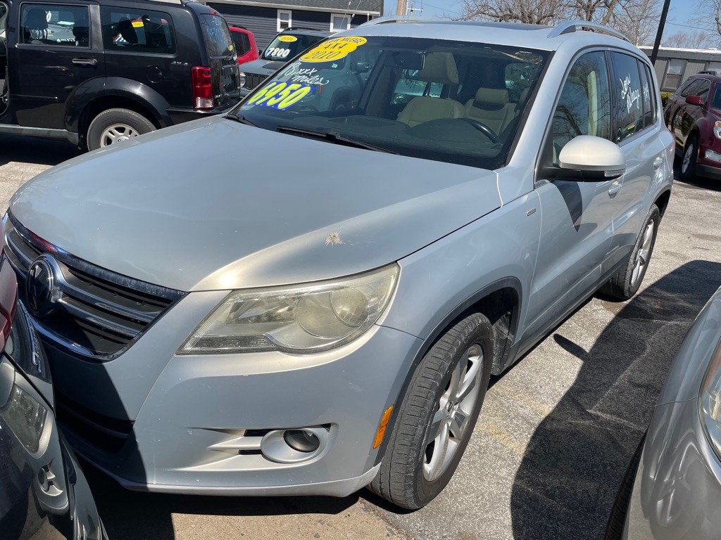 2010 Volkswagen Tiguan Image 2