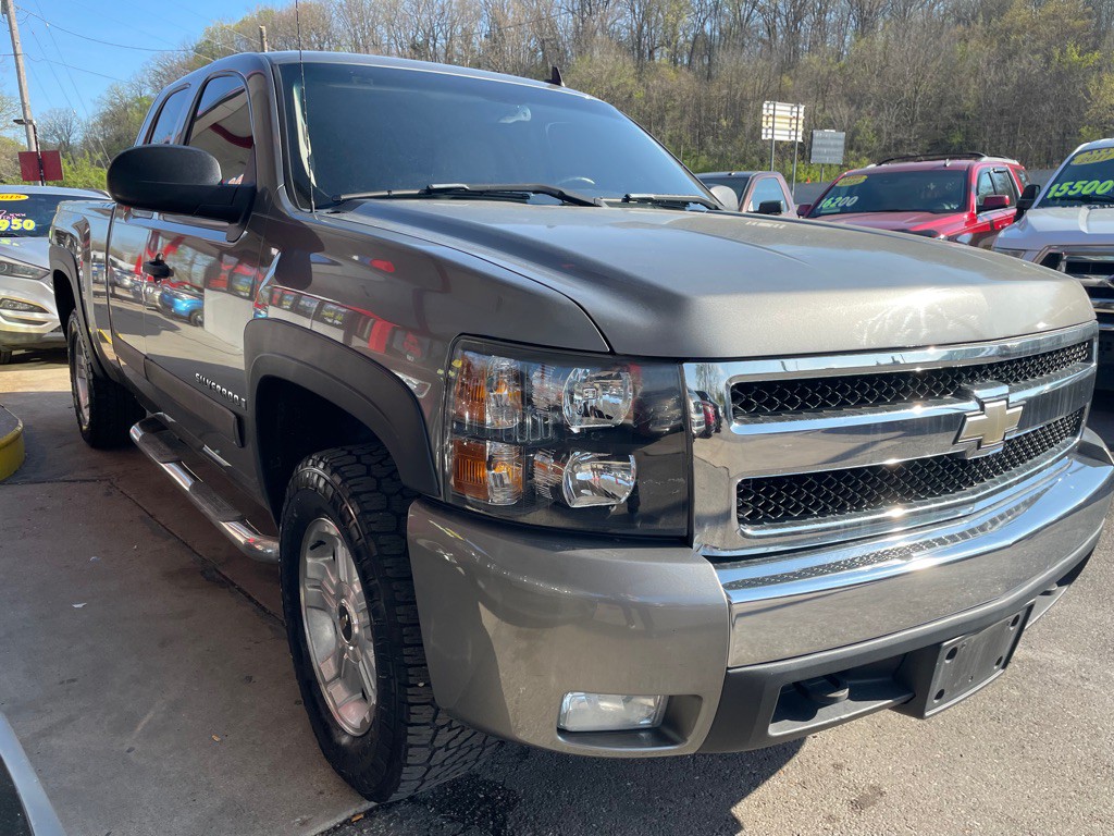 2007 Chevrolet Silverado 1500 Image 2